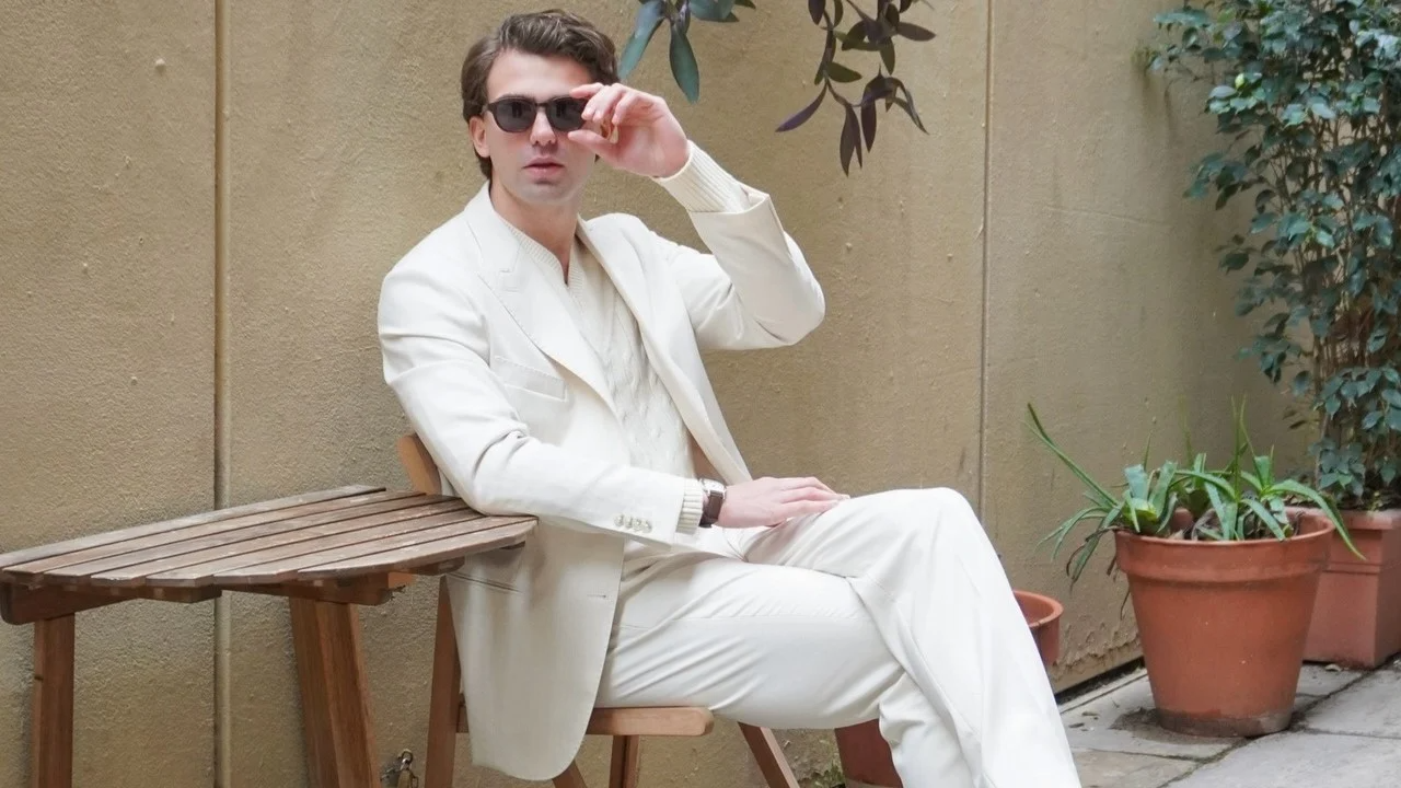 bielvalldo_allwhitesuit
